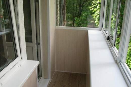 Остекление балкона с выносом подоконника на 15 см